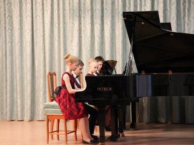 «Картины детства» - фортепианный концерт, посвящённый творчеству советских и русских композиторов (16.05.2017)