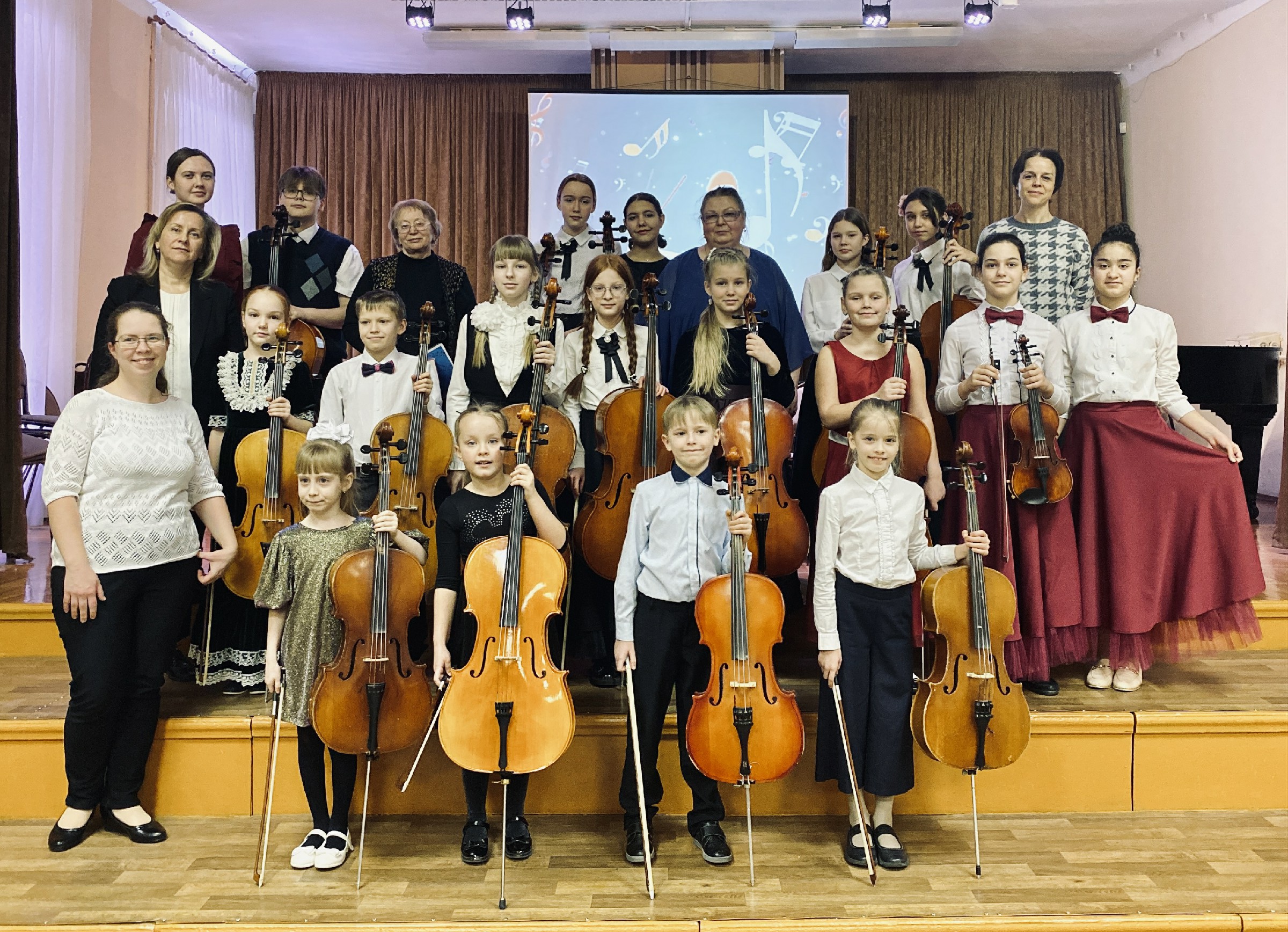 «Звуки надежды»: совместный концерт учащихся по классу виолончели (11.02.2023)